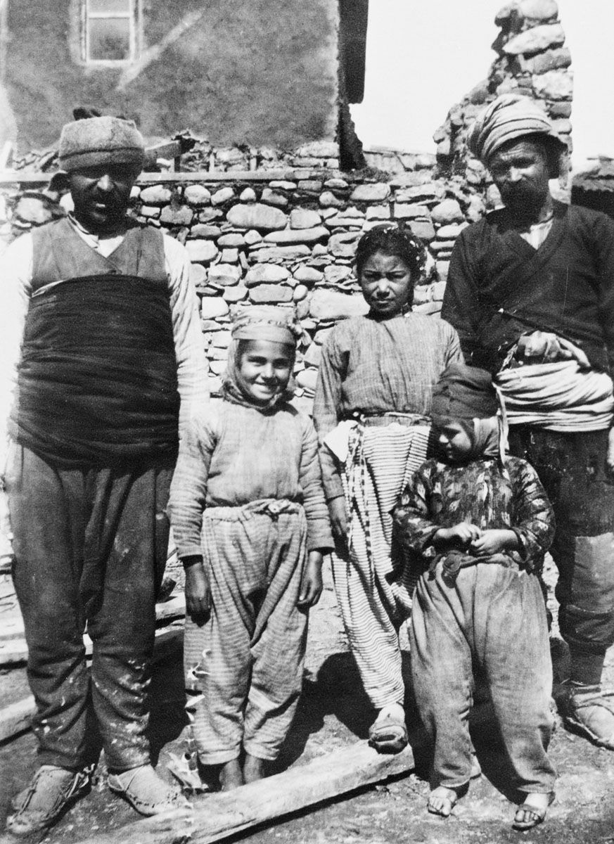 A Turkish family at Anafarta in 1919.